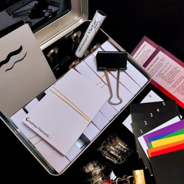 Luxe startpakket met blanco flashcards, papierklemmen, tabbladen, whiteboard en marker, en tips voor de leitnerbox